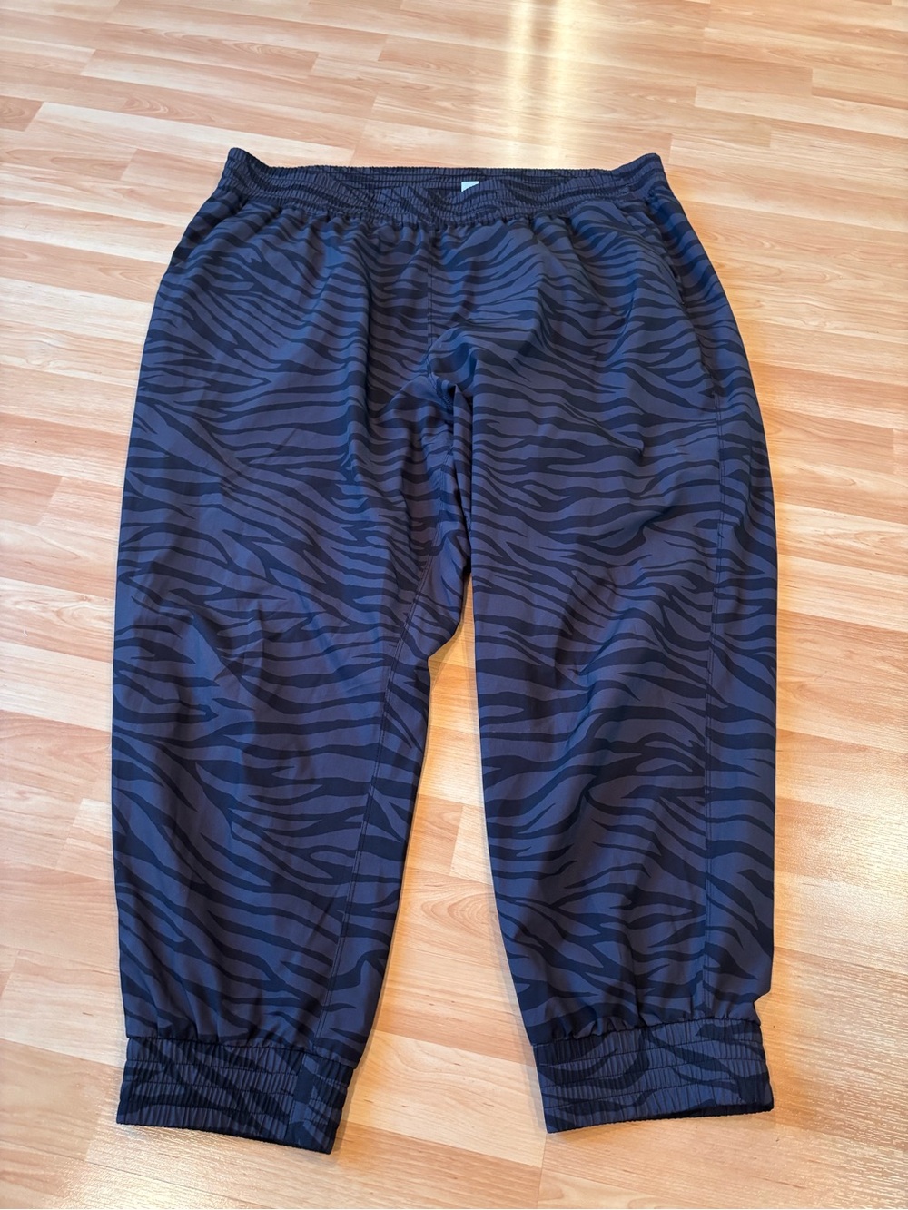Old Navy Active StretchTech Activewear Joggers Black & Gray